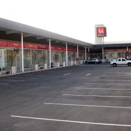 Strip Center Peñaleon